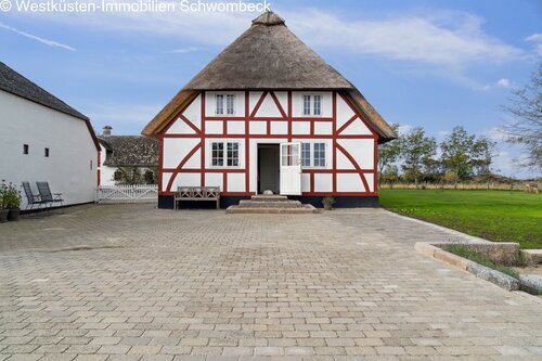 Charmantes Fachwerkhaus mit authentischer Architektur und reetgedecktem Dach - 