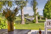 Parkähnliches Grundstück mit altem Baumbestand und freier Landschaftsaussicht - 
