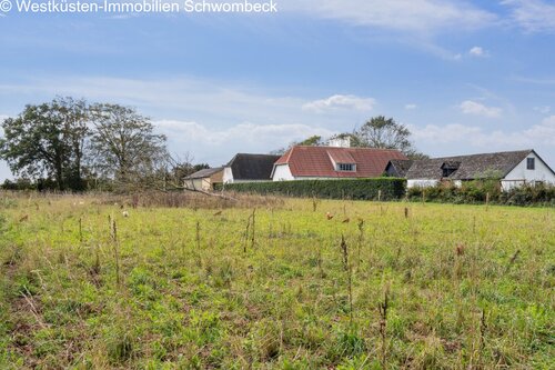 Idyllisches Landgut mit weitläufigem Grundstück und freier Feldaussicht - 