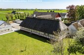 Charaktervolles Fachwerkensemble mit authentischem Reetdach und weitläufigem Landschaftsgrundstück - Wunderschönes Fachwerkhaus unter Reet sowie ein eigenes Gästehaus!