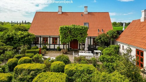Charmantes Landhaus mit charaktervollem Fachwerkstil und weitläufigem Grundstück - Wunderschönes Anwesen mit fantastischem Blick auf Ærø!