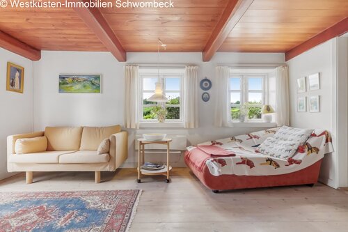 Lichtdurchfluteter Wohnbereich mit Balkendecke und optimaler Raumnutzung - Bauernhaus, Landhaus mit 244,00 m&sup2; in Søby Ærø zum Kaufen