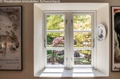Fenster mit Blick ins Grüne - 