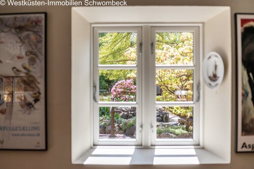 Fenster mit Blick ins Grüne - 