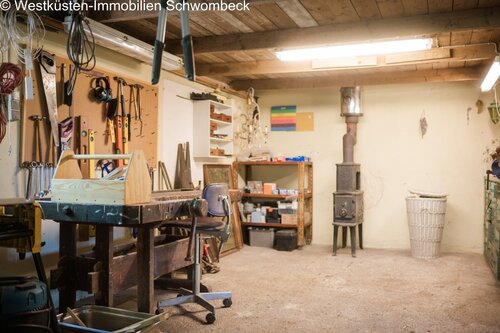 Werkstatt mit hoher Raumhöhe und optimaler Beleuchtung - 