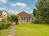 Moderner Wintergarten mit großflächiger Verglasung und direktem Gartenanbindung - 4 Zimmer Bungalow in Marne