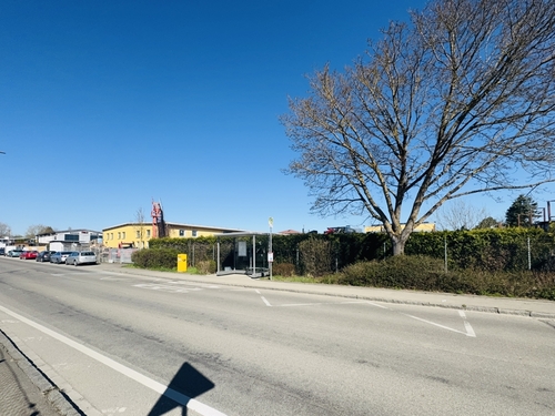 Blick Zufahrt Grundstück Bild 2 - 2 Zimmer Halle zum Kaufen in Neu-Ulm