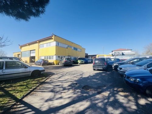 Blick Halle 1+2 - ideal für KFZ-Betrieb - Gewerbegrundstück mit Bestandshallen