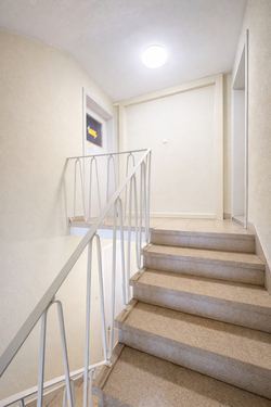 Treppenaufgang z. Zimmer DG - 