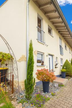 Frontansicht Haus - 4.5 Zimmer Reihenendhaus in Vöhringen