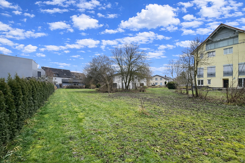 Grundtsück - Mehrfamilienhaus, Wohnhaus mit 300,00 m&sup2; in Langenau zum Kaufen