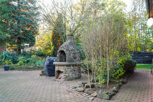 Terrasse mit Kamingrill - 