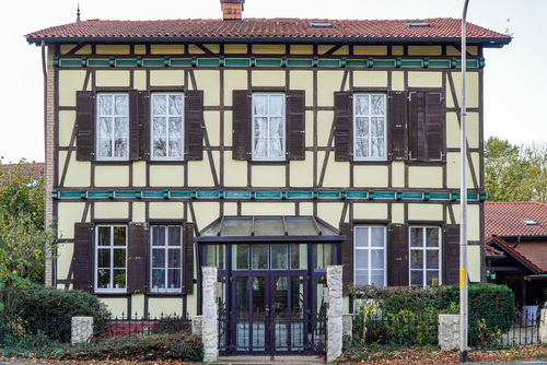 Straßenansicht - 10 Zimmer Mehrfamilienhaus, Wohnhaus zum Kaufen in Porta Westfalica