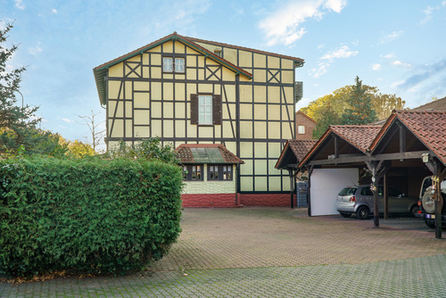 Hofansicht - Mehrfamilienhaus, Wohnhaus mit 335,00 m² in Porta Westfalica zum Kaufen