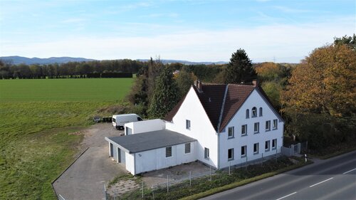 Luftaufnahme - Seitenansicht - Zweifamilienhaus mit 168,00 m² in Lage zum Kaufen