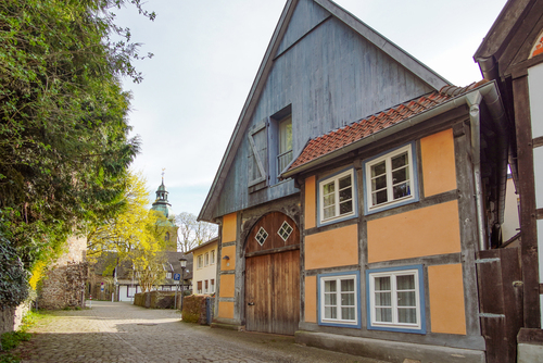 Straßenansicht - Garage - 4 Zimmer Einfamilienhaus zum Kaufen in Bad Salzuflen