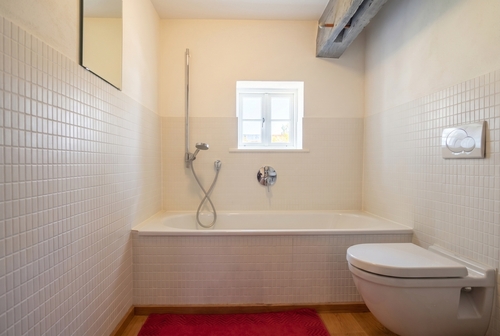 OG - Badezimmer mit Wanne - 