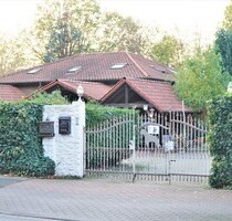 Stilvoller Bungalow mit Charme – Garage, Carport und Pool inklusive - Porta Westfalica