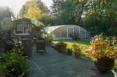 Terrasse, Gartenhaus und Pool - 