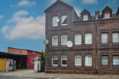 Aussenansicht Südost - 7 Zimmer Mehrfamilienhaus, Wohnhaus zum Kaufen in Peine
