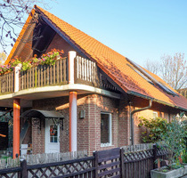 Gemütliches Einfamilienhaus mit Kamin, Doppelgarage und Erweiterungspotenzial - Porta Westfalica