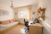 Arbeits- oder Kinderzimmer - 