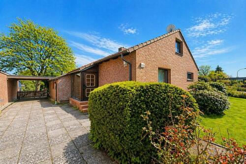 Auffahrt - 5 Zimmer Einfamilienhaus in Groß Kummerfeld