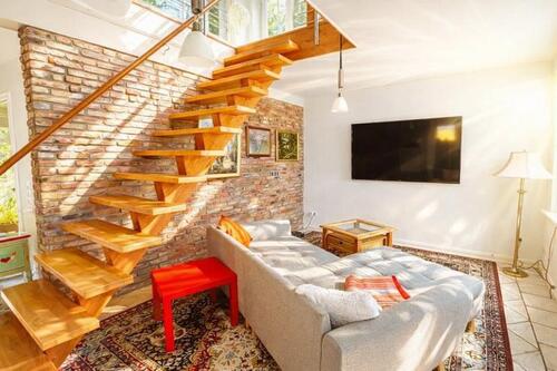 Teilwohnzimmer mit Aufgang zum OG - 