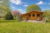 Großer Garten mit riesigen Gartenhaus - 