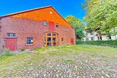 Historischer Hof mit Zugang zum ehemaligen Café - 