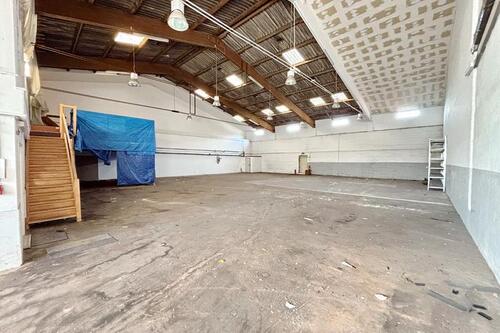 Riesige Halle - Lagerhaus in Kisdorf