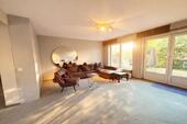 Wohnbereich mit Zugang zur Sonnenterrasse - 