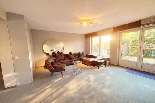 Wohnbereich mit Zugang zur Sonnenterrasse - 