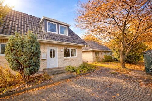 Frontansicht - 4 Zimmer Doppelhaushälfte in Hamburg