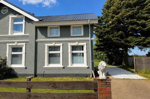 Jugendstilfassade und Auffahrt - 