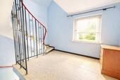Treppenaufgang zu den Wohnungen - 