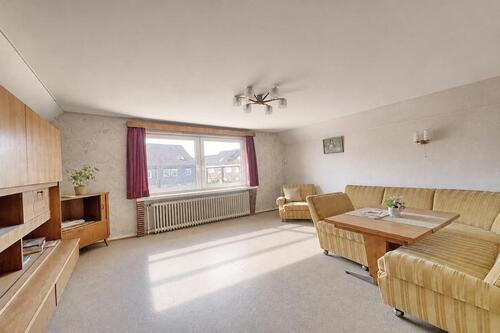 Wohnzimmer DG - 7 Zimmer Zweifamilienhaus in Henstedt-Ulzburg
