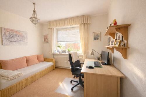 Arbeits- oder Kinderzimmer - 