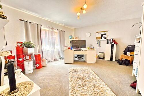 Geräumiges Arbeitszimmer - 