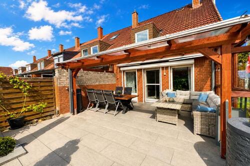 Große überdachte Terrasse - 
