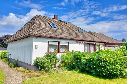 Strassenansicht - 5 Zimmer Einfamilienhaus in Henstedt-Ulzburg