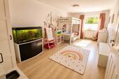 Lichtdurchflutetes Kinderzimmer - 