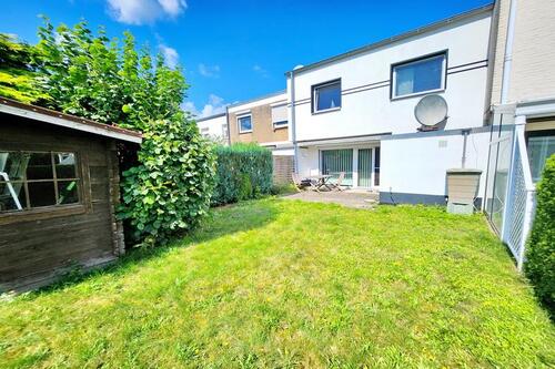 Blick vom Garten auf das Haus - 