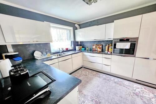 Große Küche - 5 Zimmer Reihenmittelhaus in Henstedt-Ulzburg