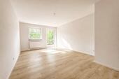 Helles Schlafzimmer mit Balkonzugang - 