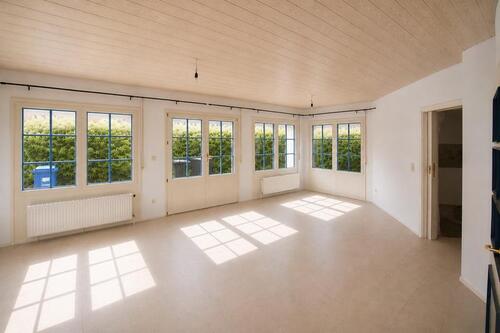 Großzügiges Wohnzimmer - 