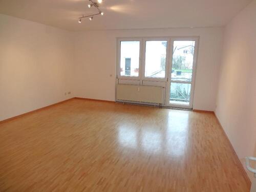Foto - 2 ZKBB* KFZ-Stell* max. 1 Pers* kl. EBK* Wannenbad* Parketboden* S-W BalkonLoggia* DA-Bessungerstr.