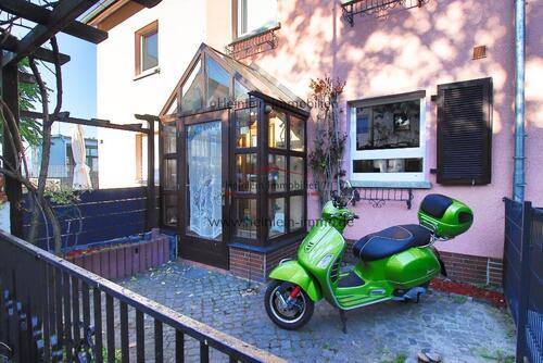 Foto - Charmantes Reihenmittelhaus 5 ZKBB* tgl.Badezimmer* kleiner Garten* Gartenhütte* Frankfurt-Gallus