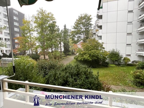 Blick vom Balkon - 3 Zimmer Etagenwohnung zum Kaufen in Ottobrunn / Riemerling