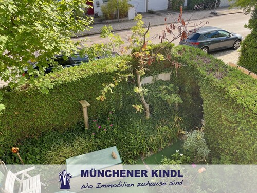 Blick in den Garten - Doppelhaushälfte mit 144,22 m² in München zum Kaufen